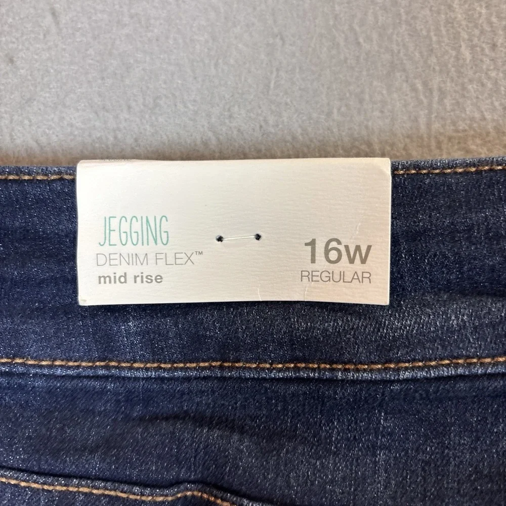 Maurices Mid Rise Denim Flex Legging Jeans Womens 16W Regular Whiskering NWT